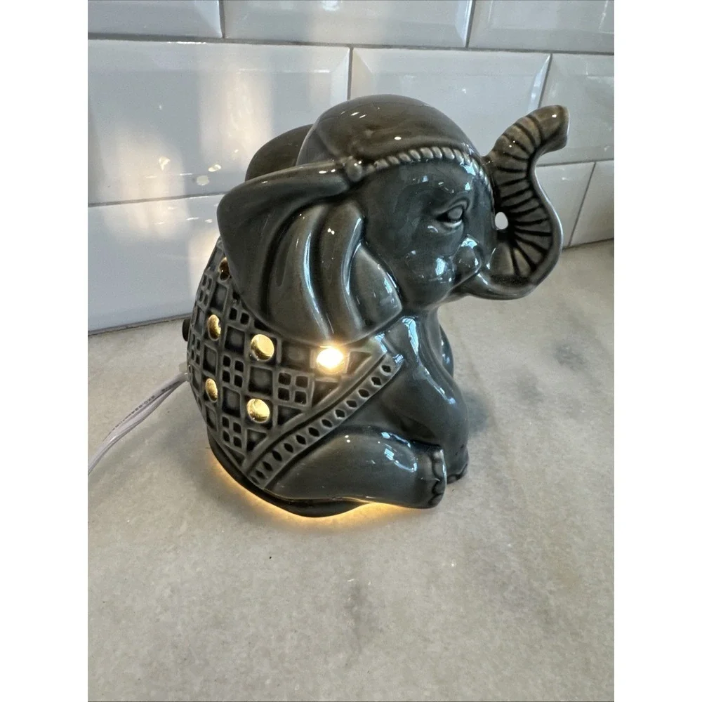 Better Homes And Gardens Grey Elephant Accent Light‎ Adorable